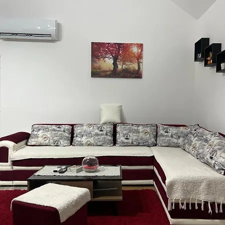 Holidday House The Lux Апартаменты Апатин