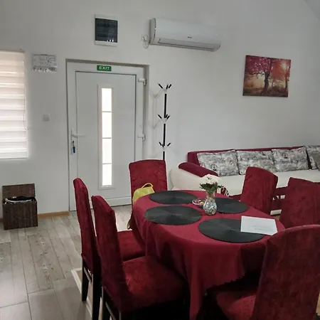 Holidday House The Lux *