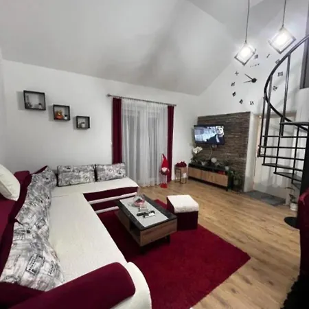 Holidday House The Lux * אפטין